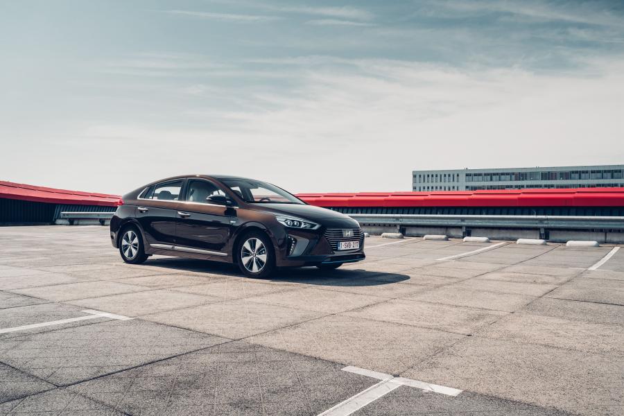  Hyundai IONIQ plug-in (AE) 2016 года  (фото 37 из 42)